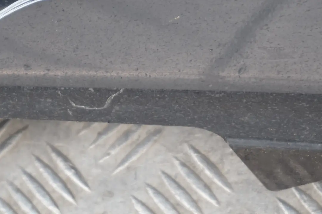 Nakładka próg lewy schwarz II 668 do BMW 1 E81 E82 o numerze 0036143 BMW 1 E81 E82 Nakładka próg lewy schwarz II 668 - SKU 0036143-SCH7 - Numer Części 0036143