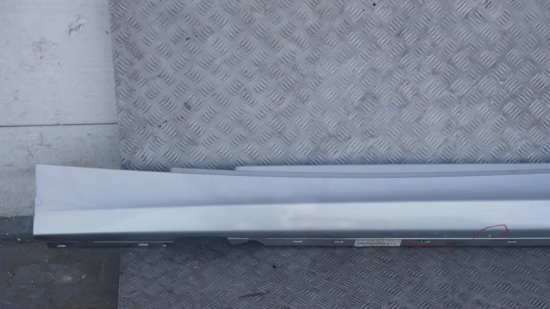 BMW E81 E82 E88 Bas de Porte Couverture Seuil A Gauche Argent Titane en - SKU 0036143-TS6 - Numéro de pièce 0036143