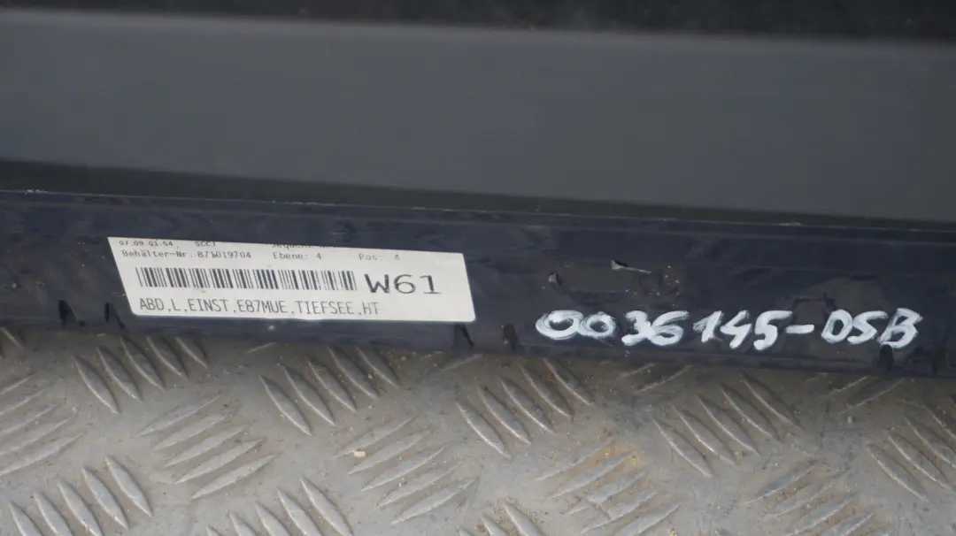 Schwellerleiste Blende Schweller links Tiefseeblau Metallic A76 für BMW 1 er E87 LCI mit Teilenummer 0036145 BMW 1 er E87 LCI Schwellerleiste Blende Schweller links Tiefseeblau Metallic A76 - SKU 0036145-DSB1 - Teilenummer 0036145
