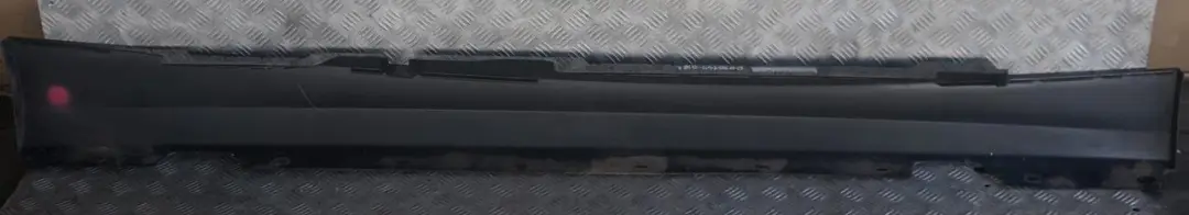 Nakładka próg lewy listwa progowa do BMW E87 LCI o numerze 0036145 BMW E87 LCI Nakładka próg lewy listwa progowa - SKU 0036145-DSB2 - Numer Części 0036145