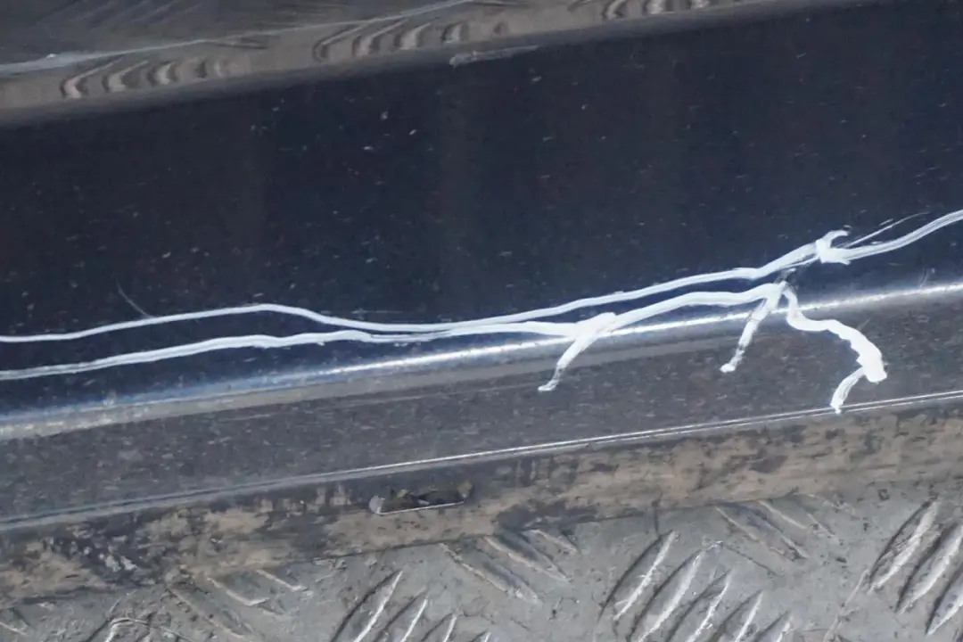 Nakładka próg lewy listwa progowa do BMW E87 LCI o numerze 0036145 BMW E87 LCI Nakładka próg lewy listwa progowa - SKU 0036145-DSB2 - Numer Części 0036145