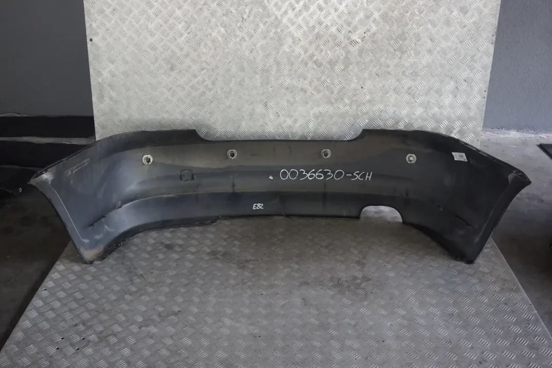 Zderzak tylny tył pdc schwarz do BMW E82 E88 o numerze 0036630 BMW E82 E88 Zderzak tylny tył pdc schwarz - SKU 0036630-SCH - Numer Części 0036630