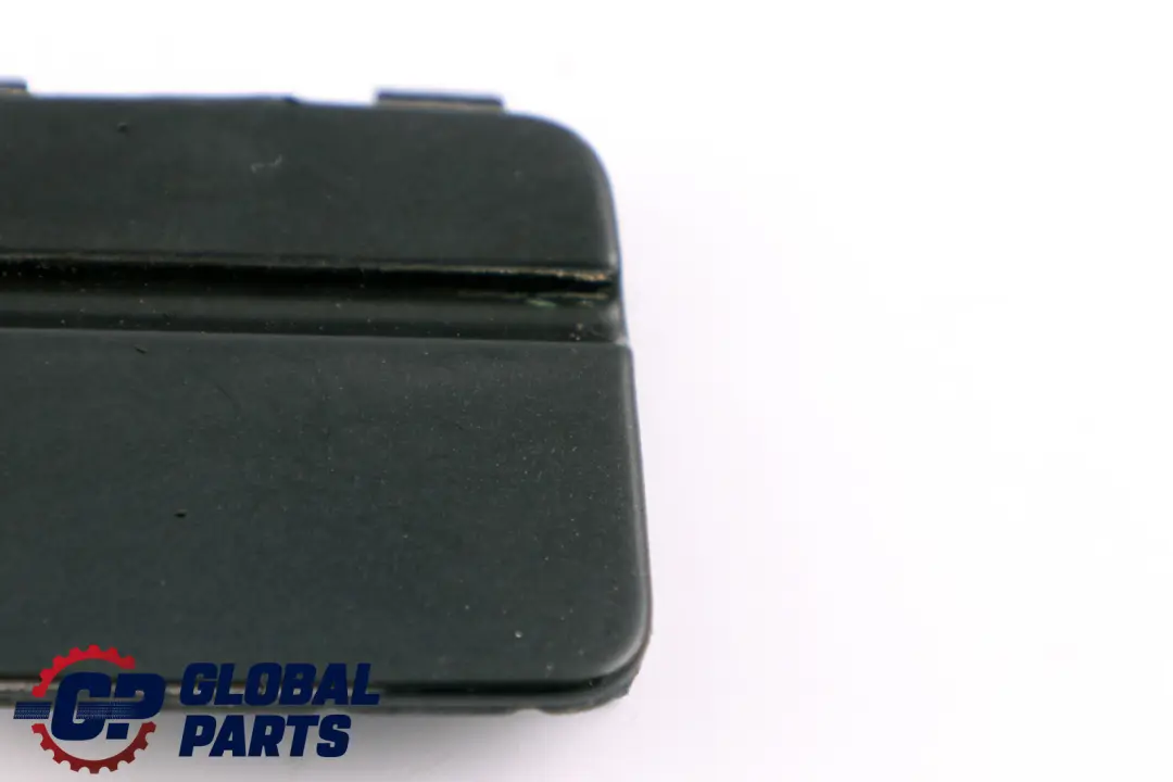 Flap Ojo de Remolque Parachoques Trasero Negro Zafiro 7202671 para BMW E90 LCI con número de pieza 0036878 BMW E90 LCI Flap Ojo de Remolque Parachoques Trasero Negro Zafiro 7202671 - SKU 0036878-BS - Número de pieza 0036878