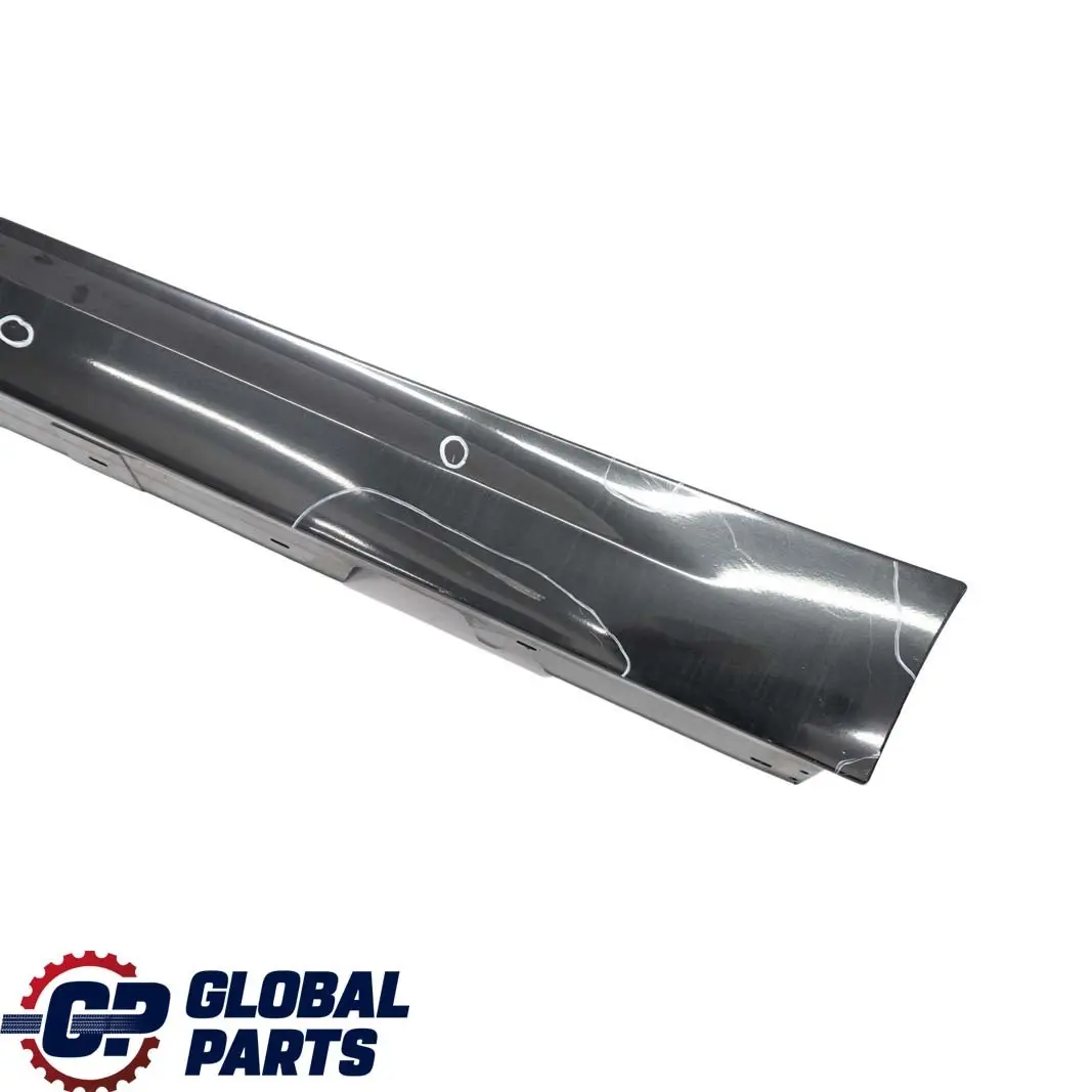 Listello Portiera Apertura Gonna SX Nero Zaffiro 475 per BMW E90 E91 LCI con numero di parte 0037059 BMW E90 E91 LCI Listello Portiera Apertura Gonna SX Nero Zaffiro 475 - SKU 0037059-BS4 - Numero di parte 0037059