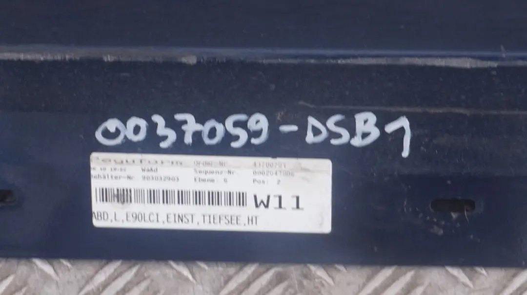 nakładka próg lewy tiefseeblau do BMW E90 LCI o numerze 0037059 BMW E90 LCI nakładka próg lewy tiefseeblau - SKU 0037059-DSB1 - Numer Części 0037059