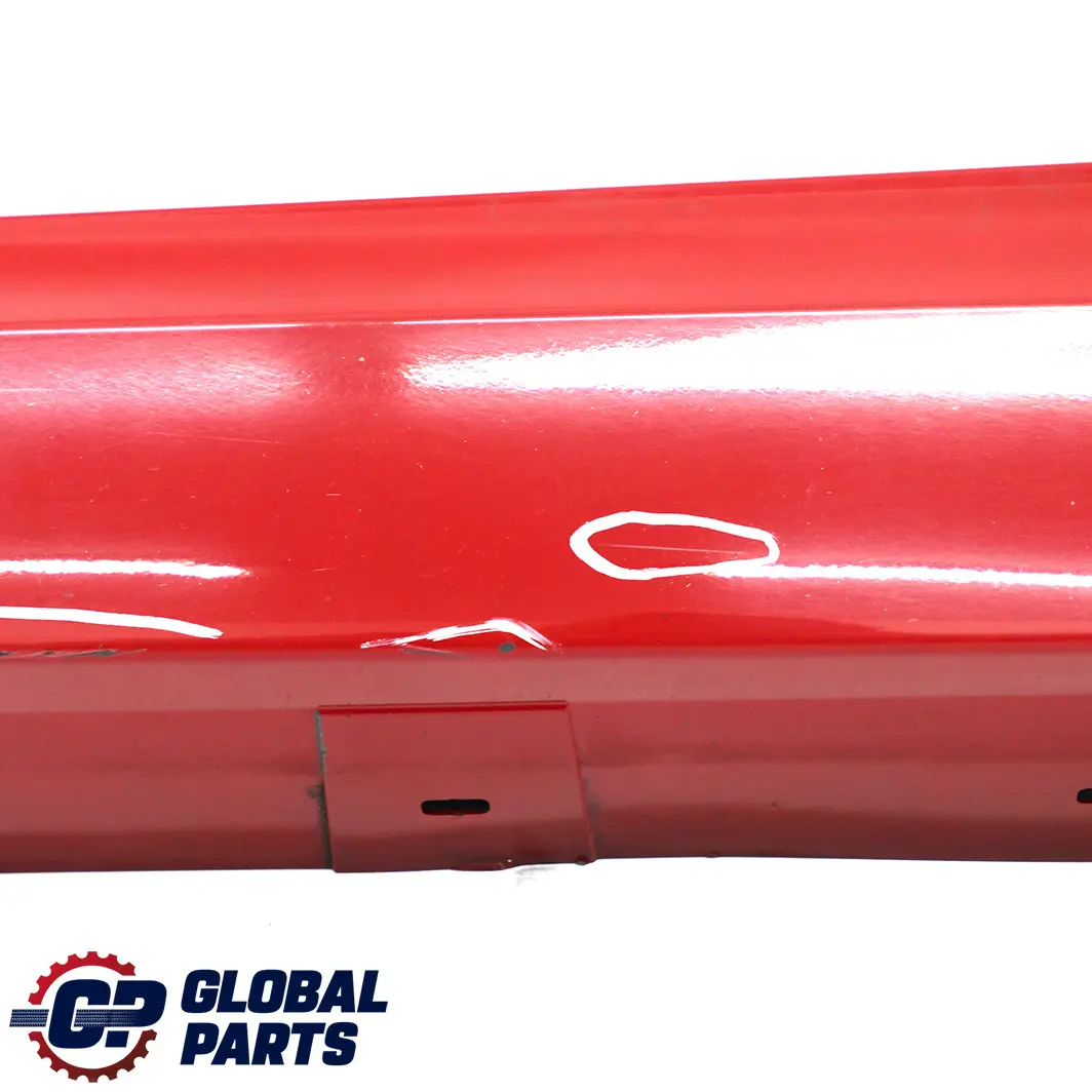 Listello Portiera Apertura Gonna SX Rosso-Cremisi Rosso per BMW E90 E91 LCI con numero di parte 0037059 BMW E90 E91 LCI Listello Portiera Apertura Gonna SX Rosso-Cremisi Rosso - SKU 0037059-KAR3 - Numero di parte 0037059