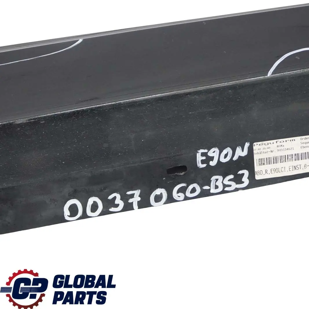 Sill Strip Side Skirt Right Black Sapphire Metallic 475 para BMW E90 E91 LCI 3 con número de pieza 0037060 BMW E90 E91 LCI 3 Sill Strip Side Skirt Right Black Sapphire Metallic 475 - SKU 0037060-BS3 - Número de pieza 0037060