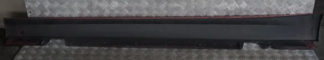 Listello Portiera Apertura Gonna Dx Rosso-Cremisi Rossa per BMW E90 E91 LCI con numero di parte 0037060 BMW E90 E91 LCI Listello Portiera Apertura Gonna Dx Rosso-Cremisi Rossa - SKU 0037060-KAR1 - Numero di parte 0037060