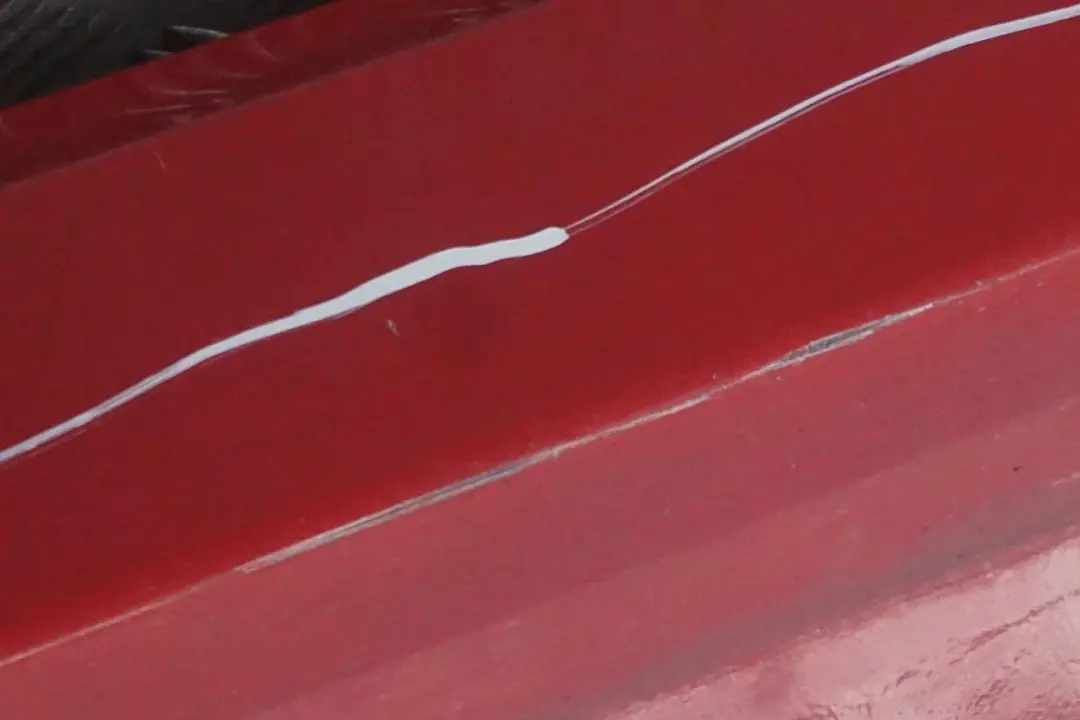 Liston de Umbral Lateral Derecho Rojo Karmesinrot para BMW E90 E91 LCI con número de pieza 0037060 BMW E90 E91 LCI Liston de Umbral Lateral Derecho Rojo Karmesinrot - SKU 0037060-KAR1 - Número de pieza 0037060