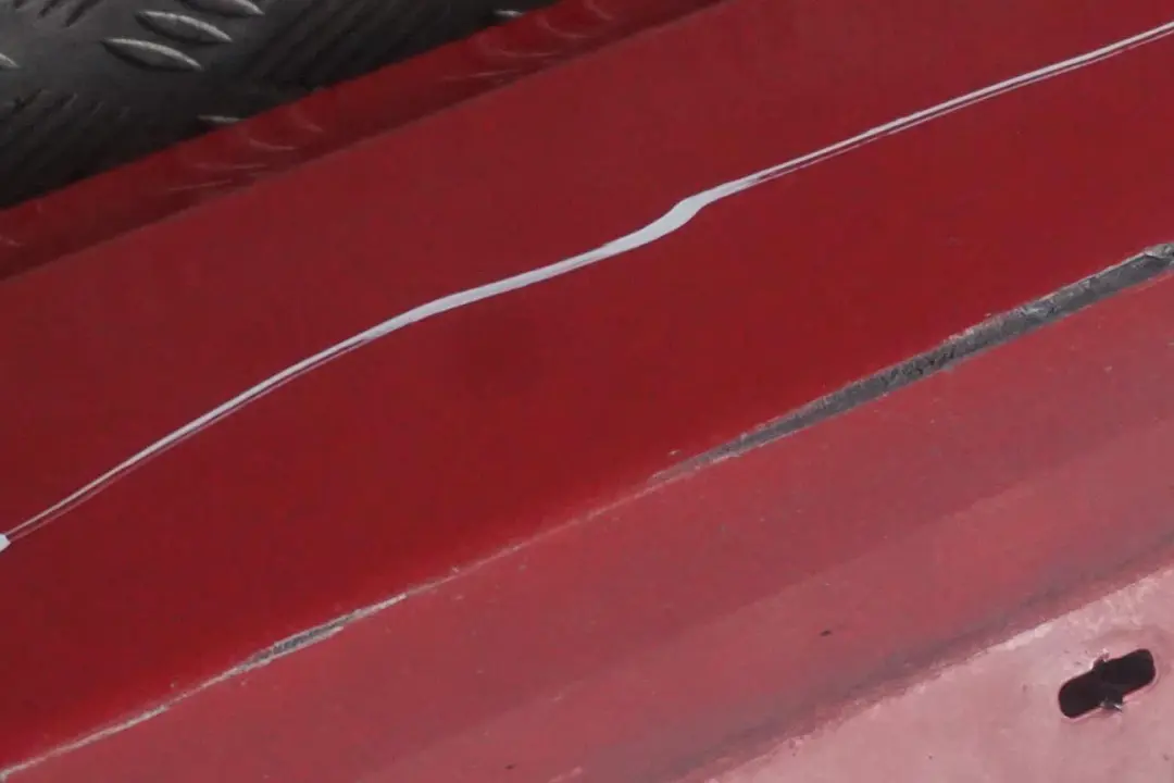BMW E90 LCI nakładka próg prawy Karmesinrrot - SKU 0037060-KAR1 - Numer Części 0037060