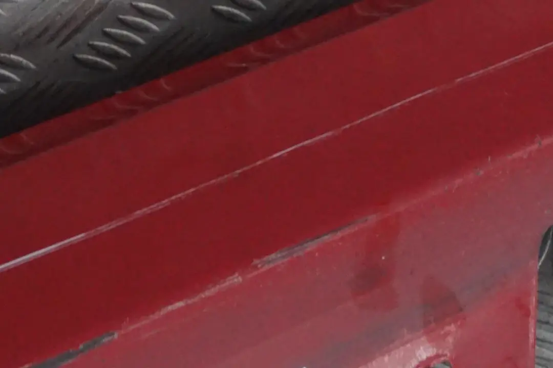 BMW E90 LCI nakładka próg prawy Karmesinrrot - SKU 0037060-KAR1 - Numer Części 0037060
