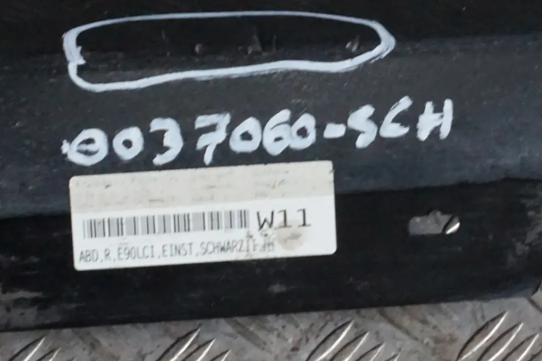 BMW E90 E91 LCI Listello Portiera Apertura Gonna Destro Nero 2 - 668 - SKU 0037060-SCH - Numero di parte 37060
