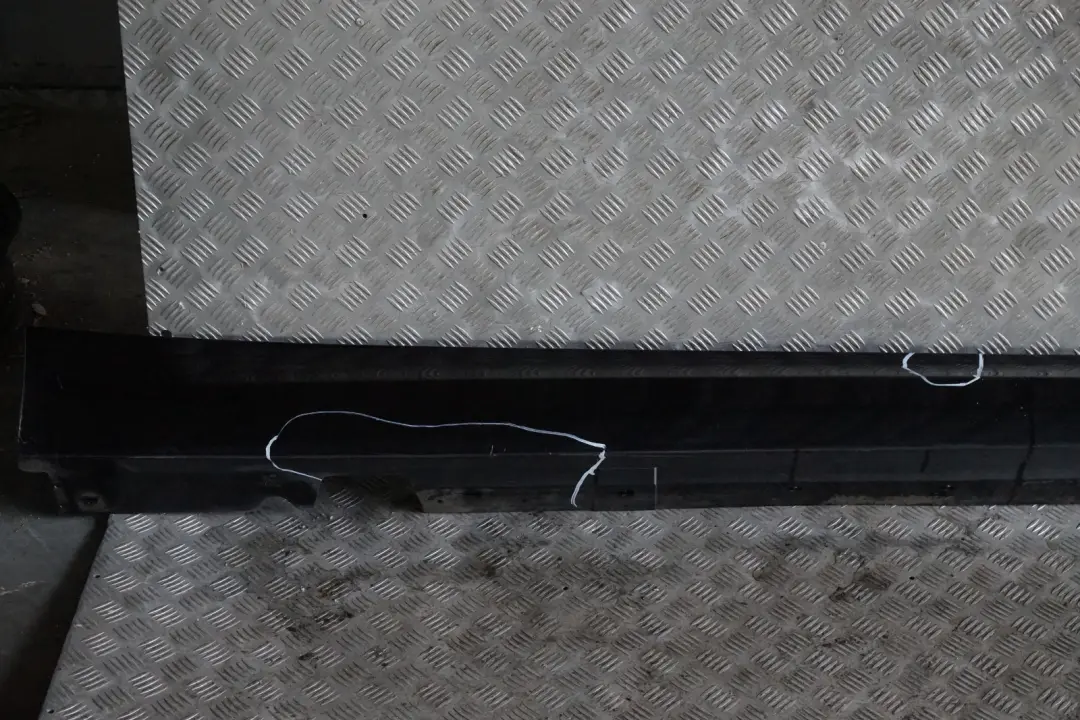 BMW E90 E91 LCI Listello Portiera Apertura Gonna Destro Nero 2 - 668 - SKU 0037060-SCH - Numero di parte 37060