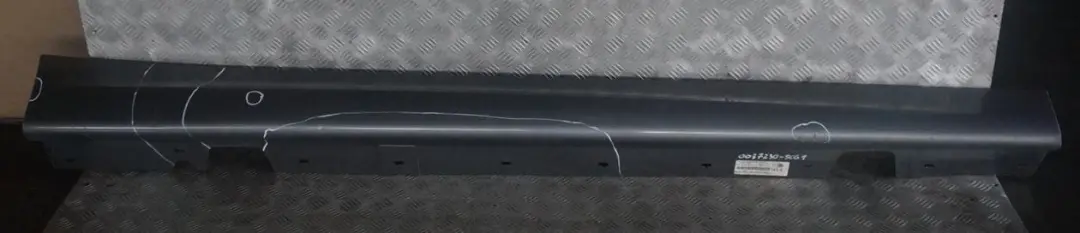 Listello Portiera Apertura Gonna Destra Grigio Space per BMW E90 E91 LCI M Sport con numero di parte 0037230 BMW E90 E91 LCI M Sport Listello Portiera Apertura Gonna Destra Grigio Space - SKU 0037230-SCG1 - Numero di parte 0037230