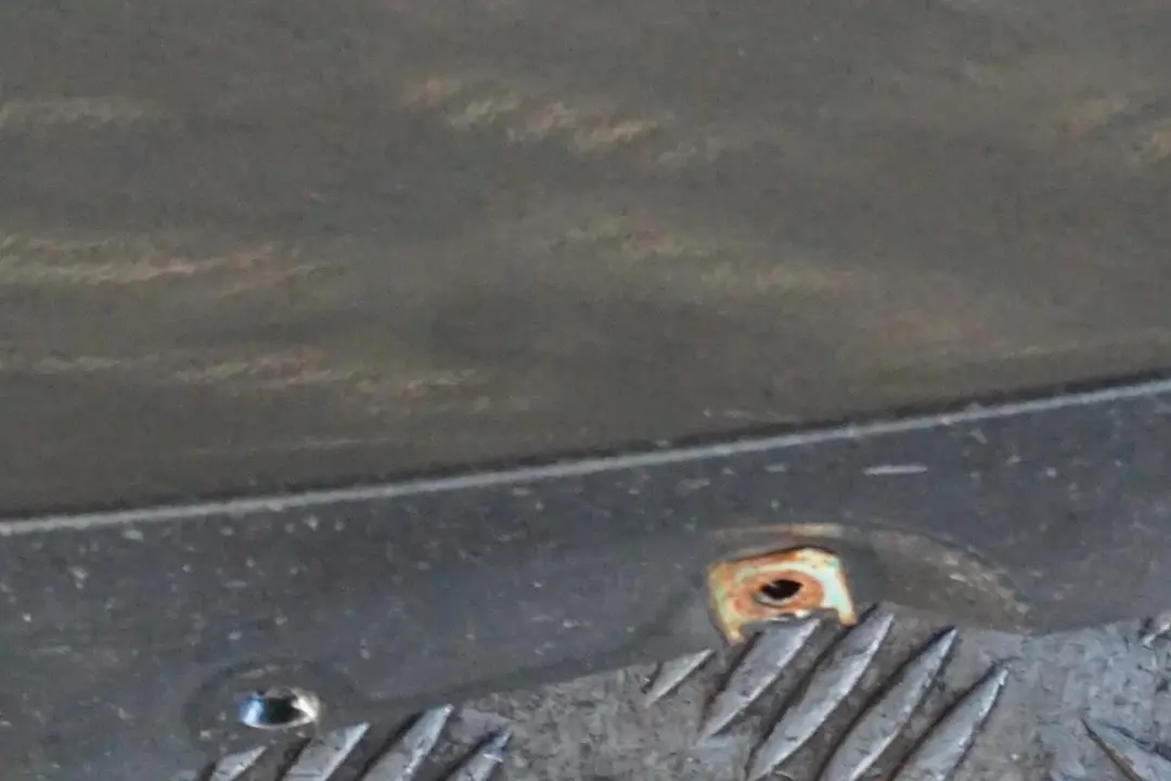 Listwa progowa próg lewa Mineralgrau do BMW E89 Z4 o numerze 0037523 BMW E89 Z4 Listwa progowa próg lewa Mineralgrau - SKU 0037523-MG - Numer Części 0037523