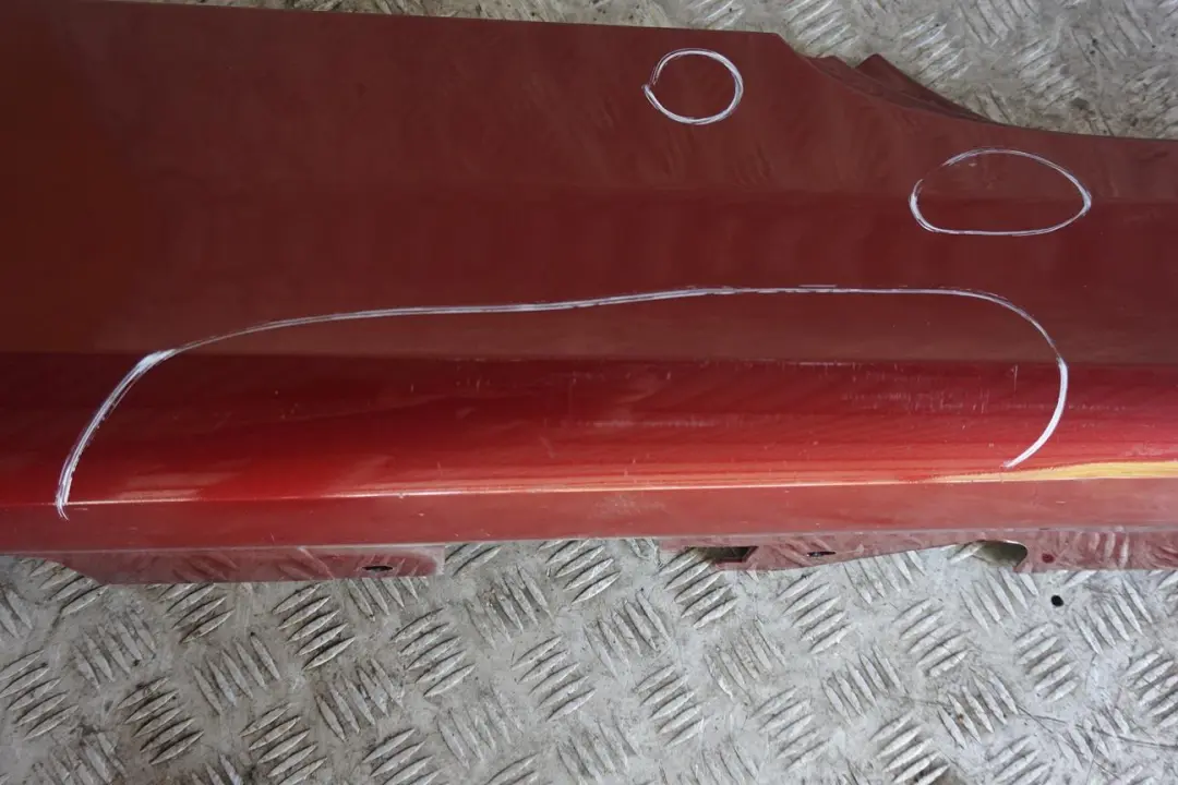 Sill Strip Side Skirt Right Vermilionrot Vermilion Red para BMW E92 E93 LCI con número de pieza 0038432 BMW E92 E93 LCI Sill Strip Side Skirt Right Vermilionrot Vermilion Red - SKU 0038432-VER - Número de pieza 0038432