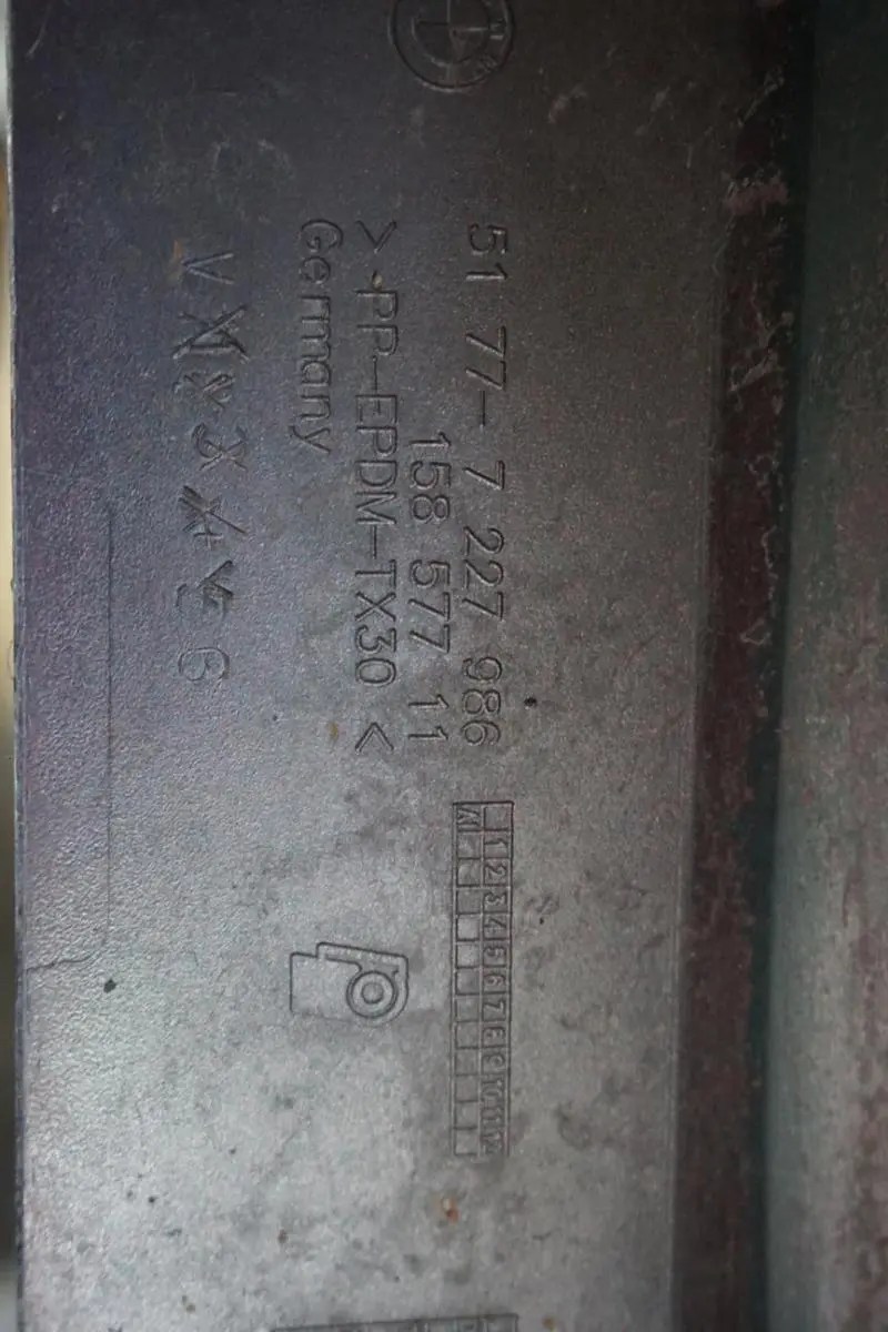 Schwellerleiste Blende Schweller Rechts Vermilionrot Rot für BMW 3 er E92 E93 LCI mit Teilenummer 0038432 BMW 3 er E92 E93 LCI Schwellerleiste Blende Schweller Rechts Vermilionrot Rot - SKU 0038432-VER - Teilenummer 0038432