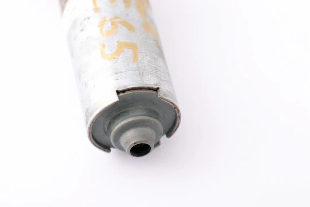 Antriebsmotor Einstellung Rücksitzes Bosch 0 130 002 585 für BMW 7 er E65 1 mit Teilenummer 0130002585 BMW 7 er E65 1 Antriebsmotor Einstellung Rücksitzes Bosch 0 130 002 585 - SKU 0130002585-1 - Teilenummer 0130002585