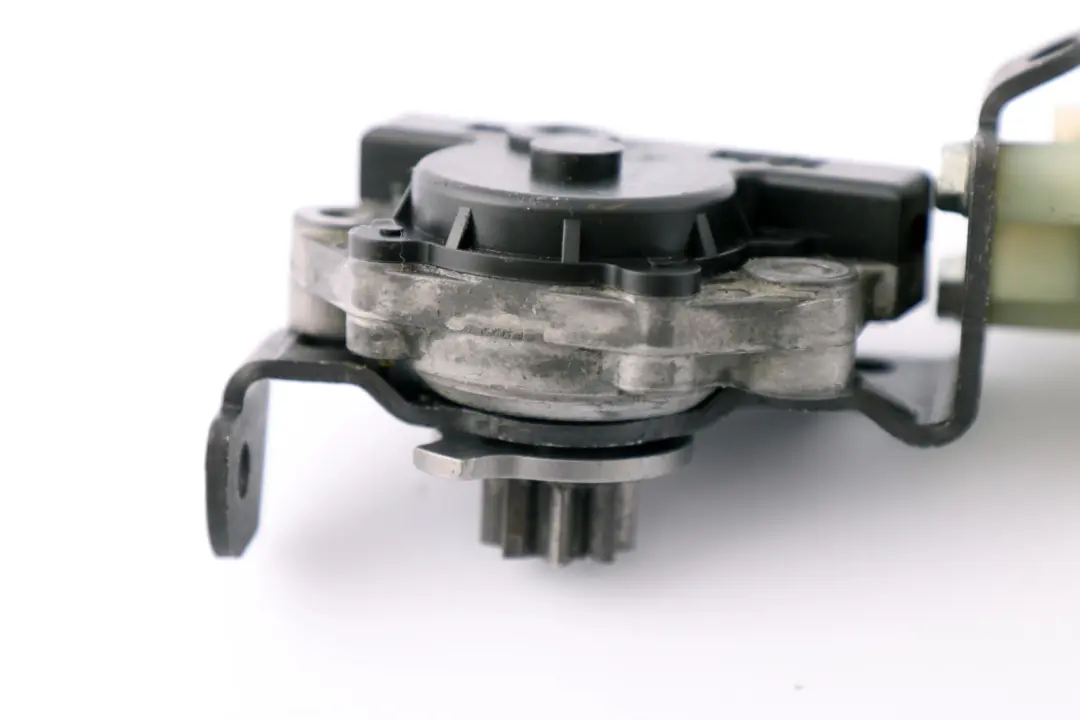 BMW 7 Series E65 1 Rear Seat Adjustment Drive Motor Bosch 0 130 002 585 - SKU 0130002585-1 - Part number 0130002585