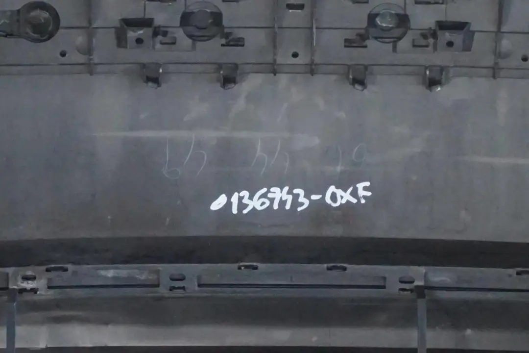 Zderzak tylny tył Oxford Green do BMW E65 E66 E67 o numerze 0136743 BMW E65 E66 E67 Zderzak tylny tył Oxford Green - SKU 0136743-OXF - Numer Części 0136743