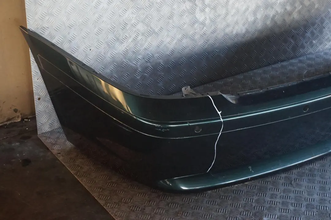 Zderzak tylny tył Oxford Green do BMW E65 E66 E67 o numerze 0136743 BMW E65 E66 E67 Zderzak tylny tył Oxford Green - SKU 0136743-OXF - Numer Części 0136743