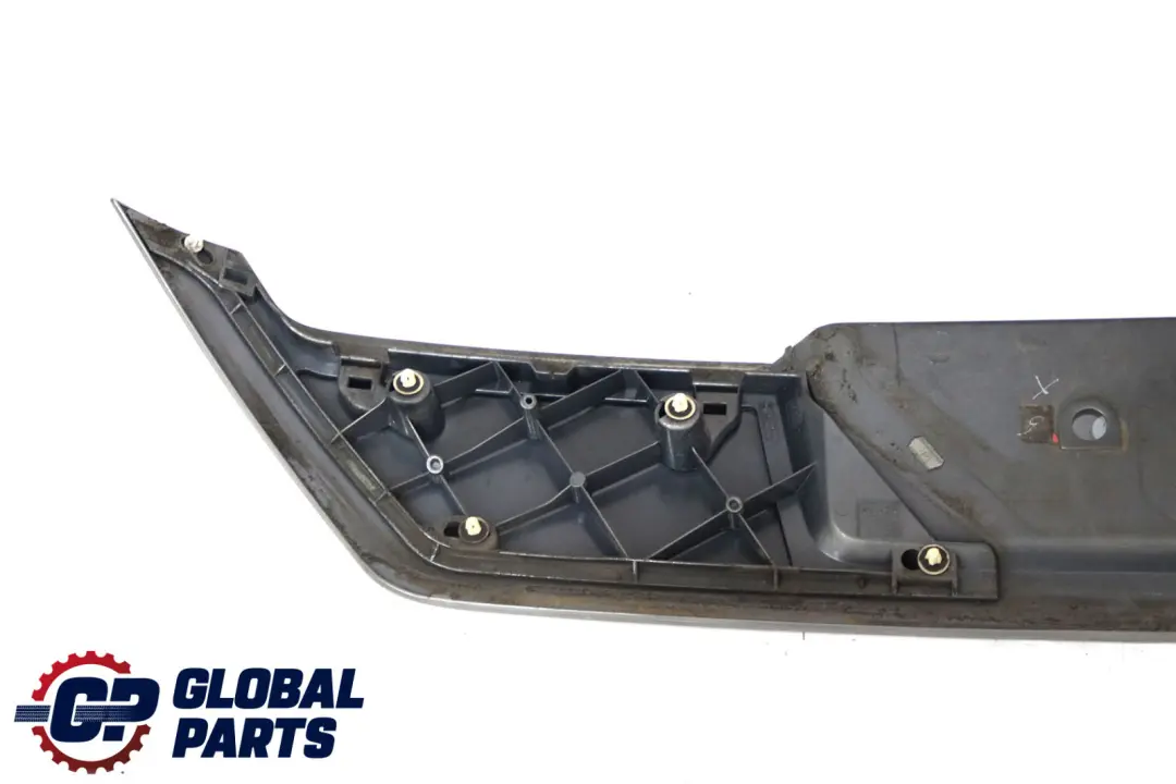 Listwa Blenda Klapy Tylnej Sterling Grey Metalik - 472 do BMW E65 E66 o numerze 0137337 BMW E65 E66 Listwa Blenda Klapy Tylnej Sterling Grey Metalik - 472 - SKU 0137337-STG - Numer Części 0137337