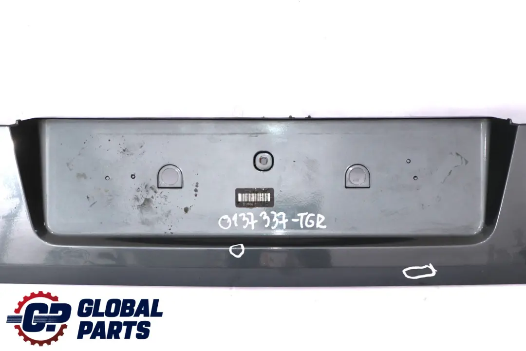 Blende Heckklappe Titangrau Titan Grau Metallic - 892 für BMW 7 er E65 E66 E67 mit Teilenummer 0137337 BMW 7 er E65 E66 E67 Blende Heckklappe Titangrau Titan Grau Metallic - 892 - SKU 0137337-TGR - Teilenummer 0137337