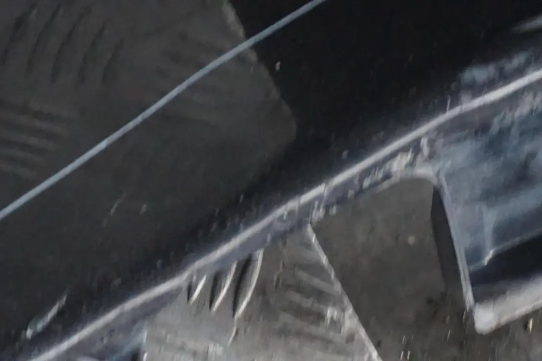 Schwellerleiste Blende Schweller Links Black Sapphire Schwarz 475 für BMW 7 er E65 mit Teilenummer 0140037 BMW 7 er E65 Schwellerleiste Blende Schweller Links Black Sapphire Schwarz 475 - SKU 0140037-BS1 - Teilenummer 0140037