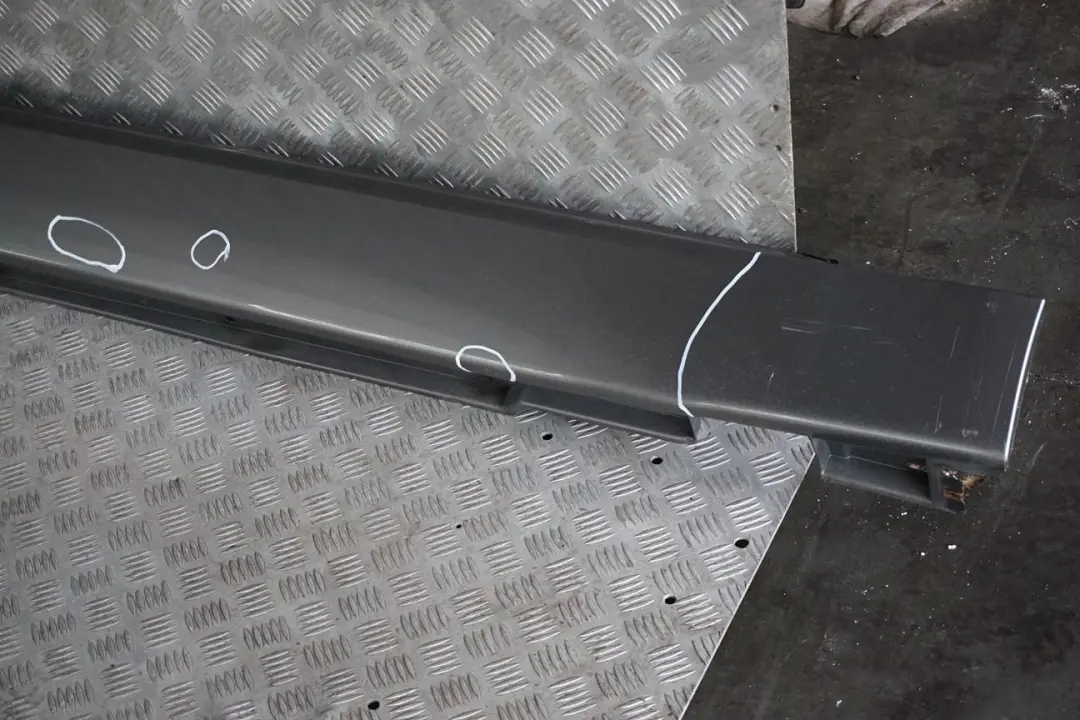 BMW E65 Listello Portiera Apertura Gonna SX Grigio Argento Grigio - 472 - SKU 0140037-STG - Numero di parte 0140037
