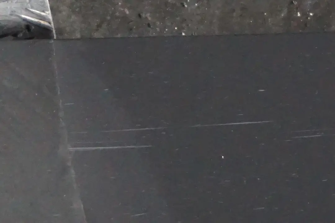  Faldon cubre umbral De puertaBMW E65 Izquierda Gris Sterlinggrau Metalizado 472 - SKU 0140037-STG - Número de pieza 0140037