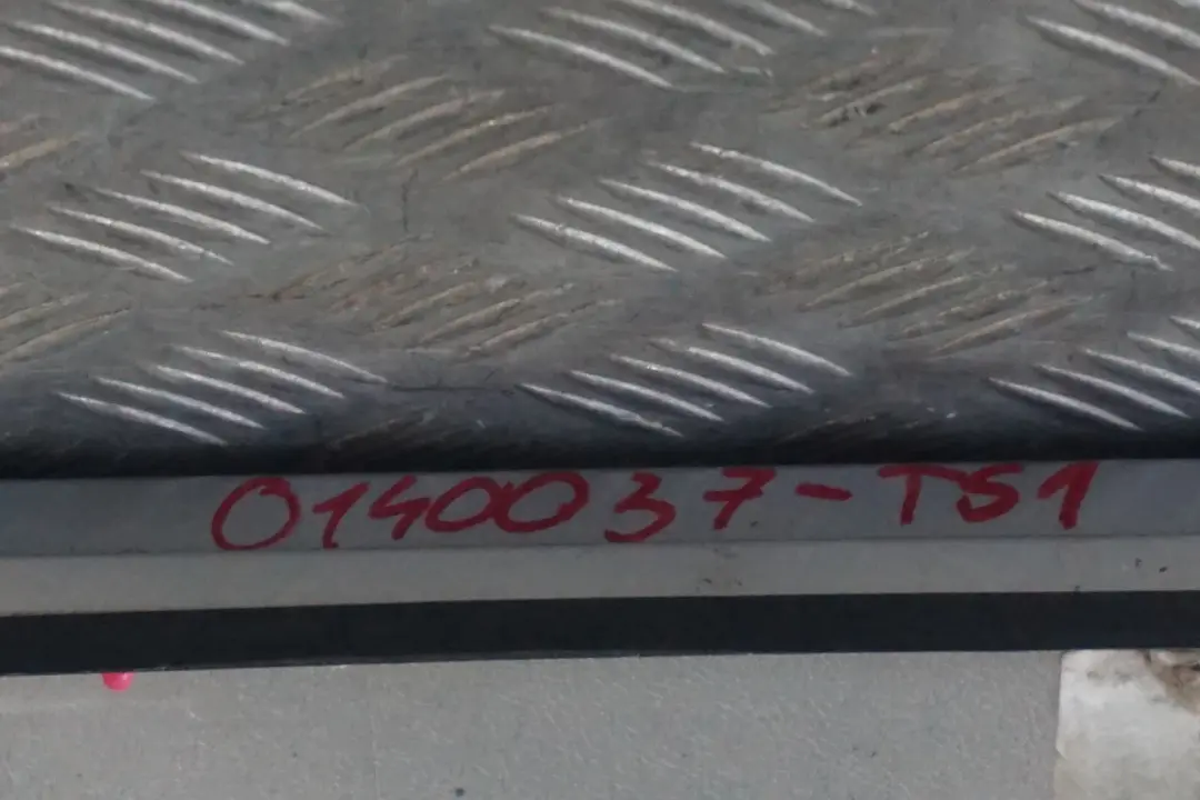 BMW E65 Listello Portiera Apertura Gonna SX Argento-Titanio Titan Argento - SKU 0140037-TS1 - Numero di parte 0140037