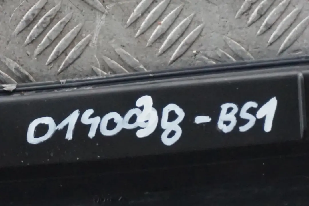 Próg listwa progowa nakładka prawa do BMW 7 E65 o numerze 0140038 BMW 7 E65 Próg listwa progowa nakładka prawa - SKU 0140038-BS1 - Numer Części 0140038