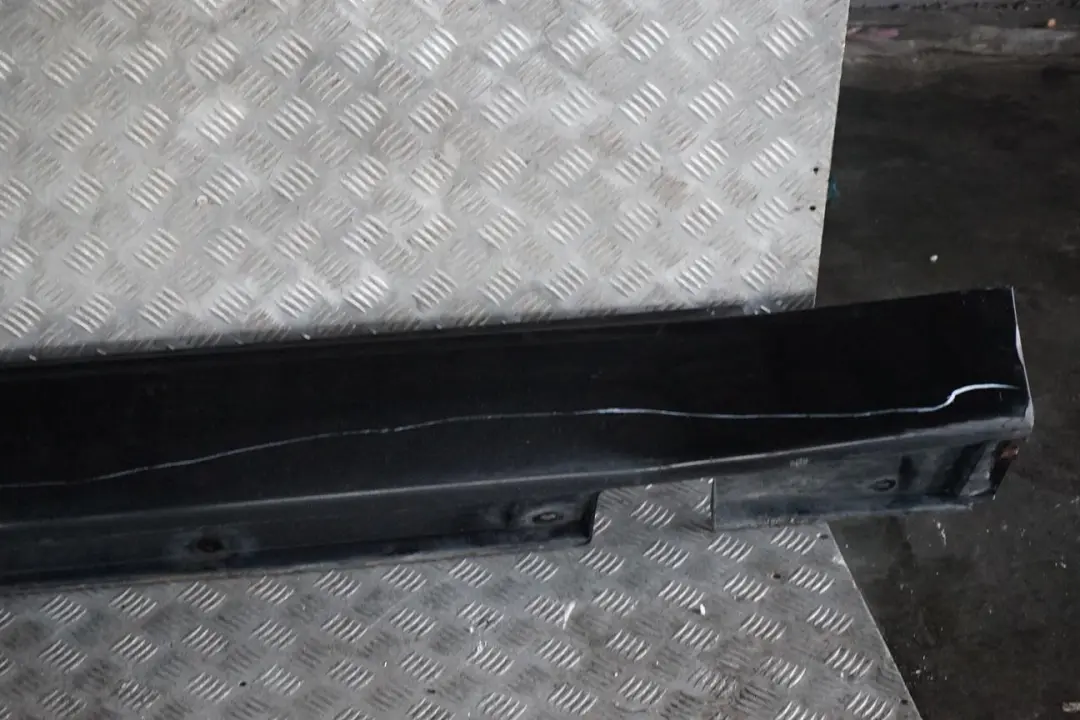 Schwellerleiste Blende Schweller Rechts Black Sapphire Schwarz für BMW 7 er E65 mit Teilenummer 0140038 BMW 7 er E65 Schwellerleiste Blende Schweller Rechts Black Sapphire Schwarz - SKU 0140038-BS1 - Teilenummer 0140038