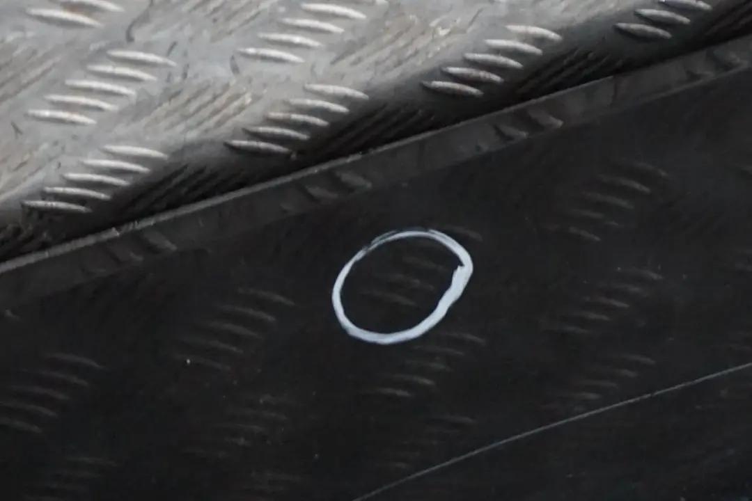 Schwellerleiste Blende Schweller Rechts Black Sapphire Schwarz für BMW 7 er E65 mit Teilenummer 0140038 BMW 7 er E65 Schwellerleiste Blende Schweller Rechts Black Sapphire Schwarz - SKU 0140038-BS1 - Teilenummer 0140038