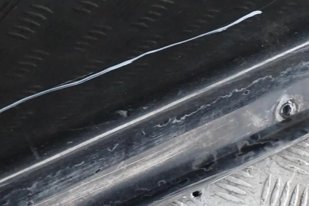 Schwellerleiste Blende Schweller Rechts Black Sapphire Schwarz für BMW 7 er E65 mit Teilenummer 0140038 BMW 7 er E65 Schwellerleiste Blende Schweller Rechts Black Sapphire Schwarz - SKU 0140038-BS1 - Teilenummer 0140038