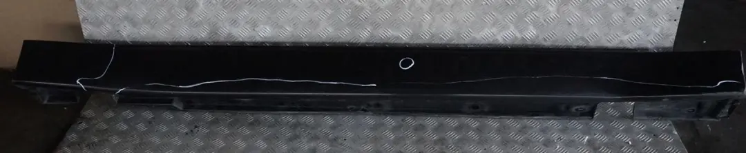 Schwellerleiste Blende Schweller Rechts Black Sapphire Schwarz für BMW 7 er E65 mit Teilenummer 0140038 BMW 7 er E65 Schwellerleiste Blende Schweller Rechts Black Sapphire Schwarz - SKU 0140038-BS1 - Teilenummer 0140038