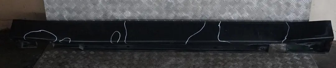 Door Sill Cover Skirt Right O/S Oxfordgruen Oxford Green 430 to BMW 7 Series E65 with Part number 0140038 BMW 7 Series E65 Door Sill Cover Skirt Right O/S Oxfordgruen Oxford Green 430 - SKU 0140038-OXF - Part number 0140038