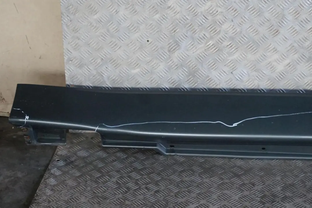 BMW E65 Faldon De umbral De puerta derecho Titangrau Titan Grey - 892 - SKU 0140038-TGR - Número de pieza 0140038