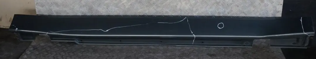 Próg listwa progowa nakładka prawa do BMW 7 E65 o numerze 0140038 BMW 7 E65 Próg listwa progowa nakładka prawa - SKU 0140038-TGR - Numer Części 0140038