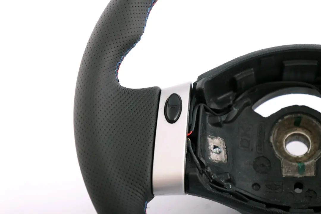 NUEVO volante De cuero negro 2 radios Trim para Mini Cooper R50 R52 Cooper con número de pieza 0146479 Mini Cooper R50 R52 Cooper NUEVO volante De cuero negro 2 radios Trim - SKU 0146479-2 - Número de pieza 0146479