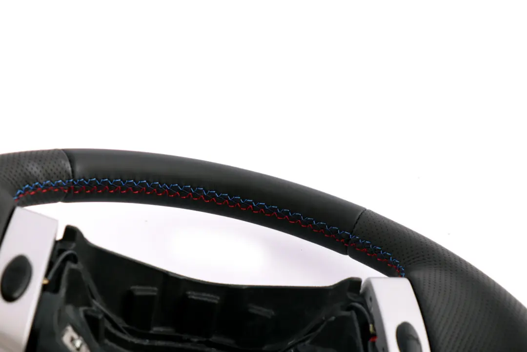 Pelle Nera Nuova Con 2 Raggi per Mini Cooper R50 R52 Cooper Volante con numero di parte 0146479 Mini Cooper R50 R52 Cooper Volante Pelle Nera Nuova Con 2 Raggi - SKU 0146479-2 - Numero di parte 0146479