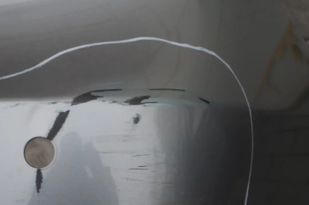 Zderzak tylny tył pdc silbergrau A08 do BMW E60 o numerze 0149318 BMW E60 Zderzak tylny tył pdc silbergrau A08 - SKU 0149318-SBG1 - Numer Części 0149318