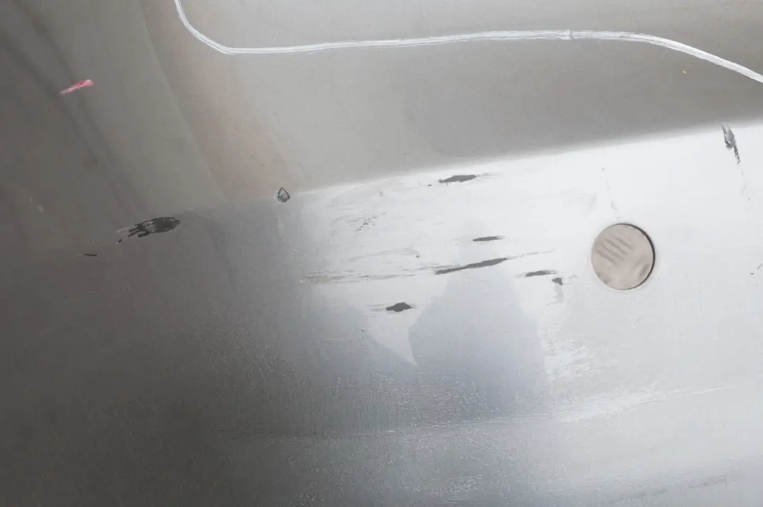 Zderzak tylny tył pdc silbergrau A08 do BMW E60 o numerze 0149318 BMW E60 Zderzak tylny tył pdc silbergrau A08 - SKU 0149318-SBG1 - Numer Części 0149318