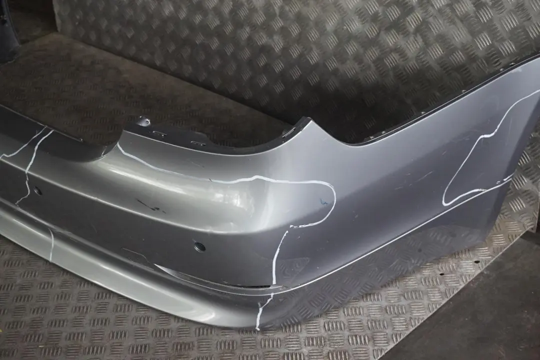 Zderzak tylny tył pdc silbergrau do BMW E60 o numerze 0149318 BMW E60 Zderzak tylny tył pdc silbergrau - SKU 0149318-SBG3 - Numer Części 0149318
