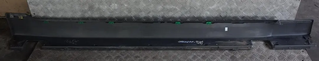 Nakładka listwa próg lewa titangrau do BMW E60 E61 o numerze 0150277 BMW E60 E61 Nakładka listwa próg lewa titangrau - SKU 0150277-TGR1 - Numer Części 0150277