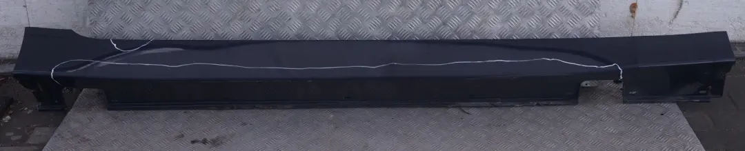 Nakładka listwa próg prawy do BMW E60 E61 o numerze 150278 BMW E60 E61 Nakładka listwa próg prawy - SKU 0150278-OB1 - Numer Części 150278