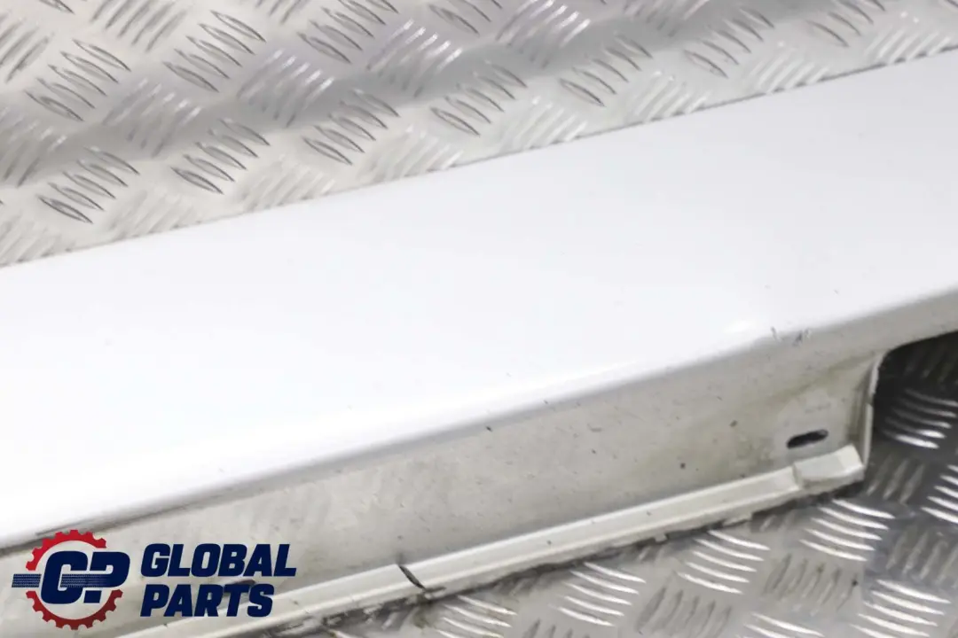 BMW E60 E61 4 Puerta Sill Side Cover Faldon Derecho O / S Titansilber Plata 354 - SKU 0150278-TS4 - Número de pieza 0150278