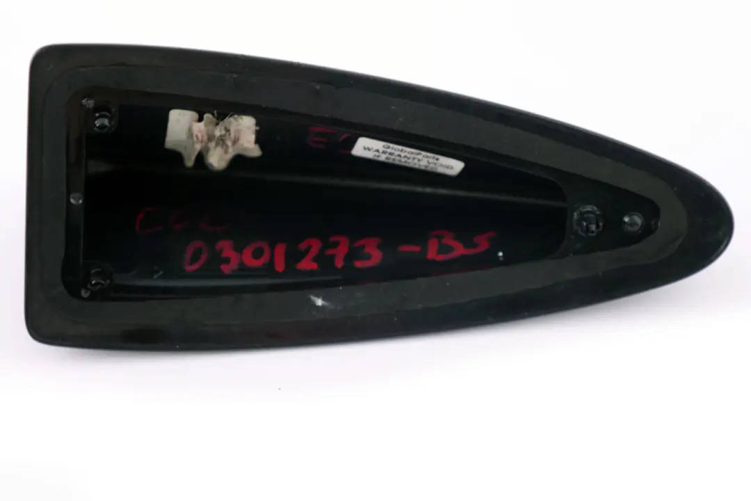 Custodia Vuota Antenna Tetto Black Sapphire Nero Metallizzato 475 per BMW E60 con numero di parte 9137472 BMW E60 Custodia Vuota Antenna Tetto Black Sapphire Nero Metallizzato 475 - SKU 0301273-BS - Numero di parte 9137472