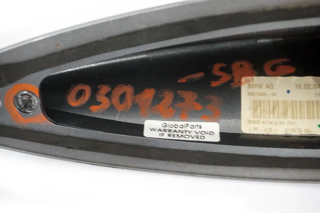 Carcasa Vacia Para Antena De Techo Shark Silbergrau Gris Plata para BMW E60 con número de pieza 0301273 BMW E60 Carcasa Vacia Para Antena De Techo Shark Silbergrau Gris Plata - SKU 0301273-SBG - Número de pieza 0301273