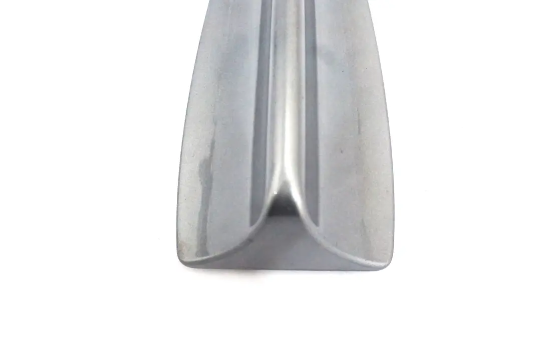 Carcasa Vacia Para Antena De Techo Shark Silbergrau Gris Plata para BMW E60 con número de pieza 0301273 BMW E60 Carcasa Vacia Para Antena De Techo Shark Silbergrau Gris Plata - SKU 0301273-SBG - Número de pieza 0301273